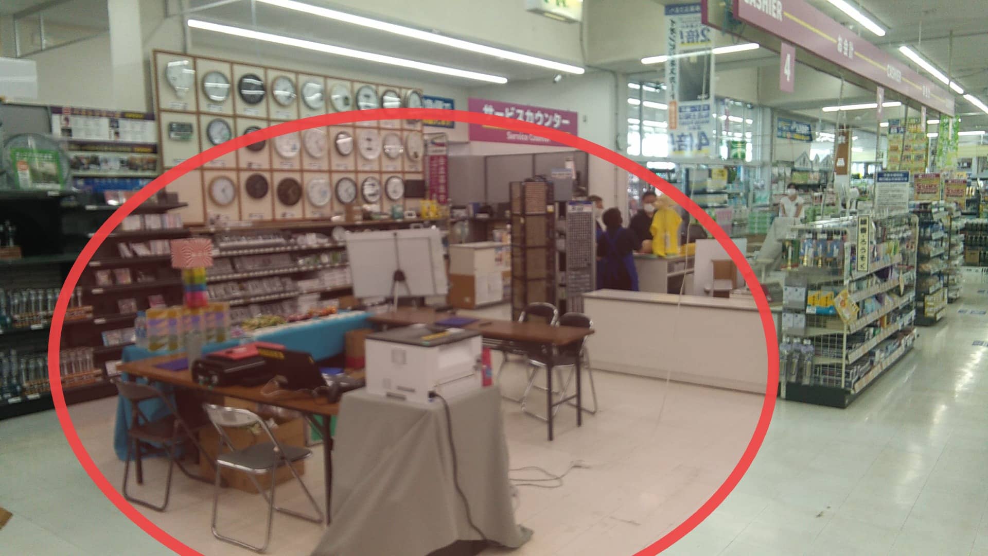 レジ後方 食物販やプロモーション等の出店に最適なホームセンター店内のイベントスペース