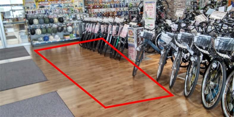 店内入口横 食物販やプロモーション等の出店に最適なホームセンター店内のイベントスペース