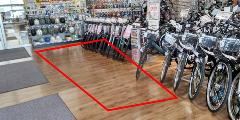 店内入口横 食物販やプロモーション等の出店に最適なホームセンター店内のイベントスペース