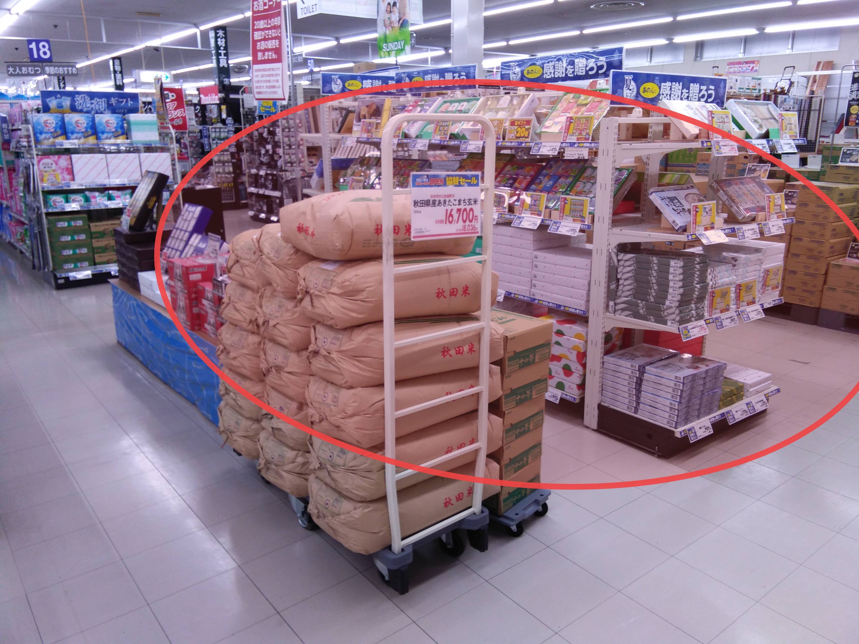 レジ横 食物販やプロモーション等の出店に最適なホームセンター店内のイベントスペース