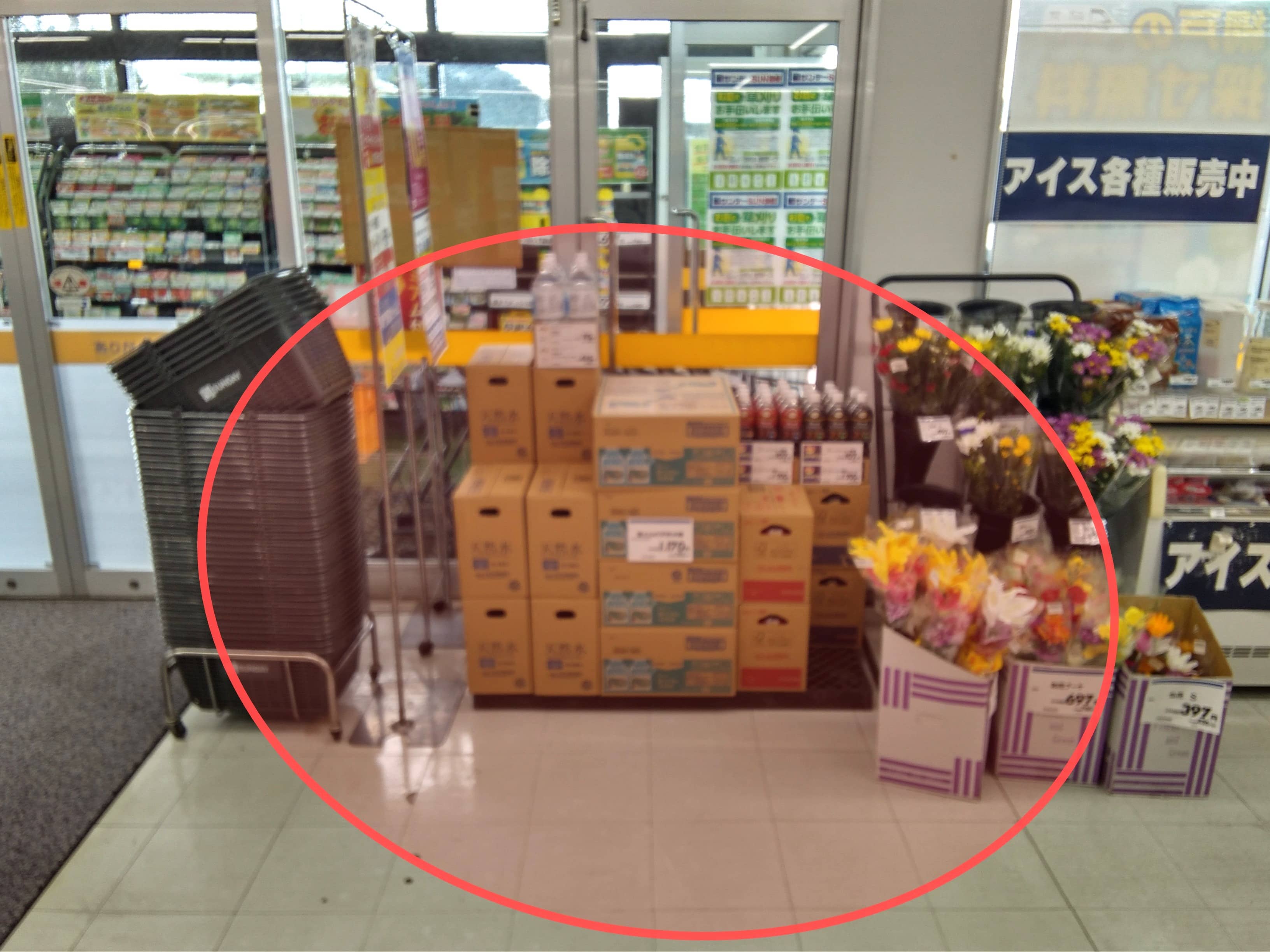 店内入口脇 食物販やプロモーション等の出店に最適なホームセンター店内のイベントスペース