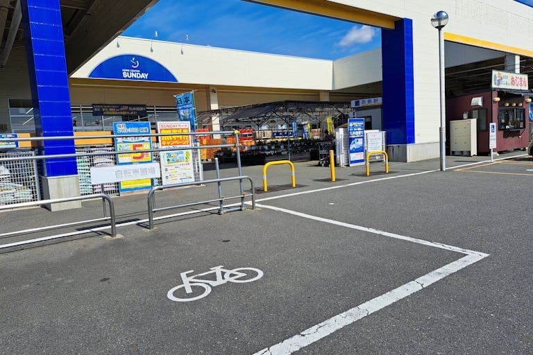 屋外駐車場 キッチンカーの出店に最適なホームセンター内駐車場の屋外イベントスペース2