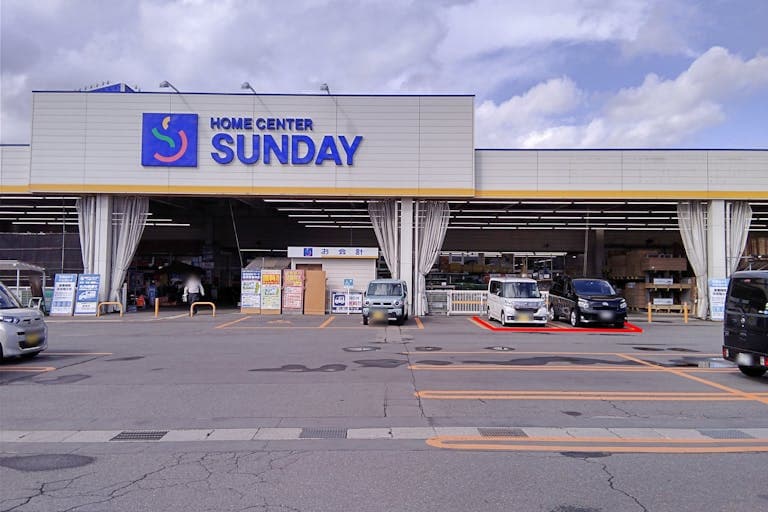 屋外駐車場 キッチンカーの出店に最適なホームセンター内駐車場の屋外イベントスペース1