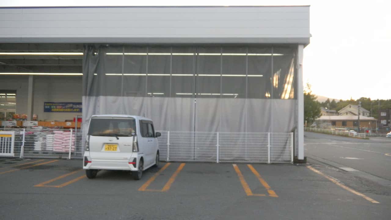 屋外駐車場 キッチンカーの出店に最適なホームセンター内駐車場の屋外イベントスペース