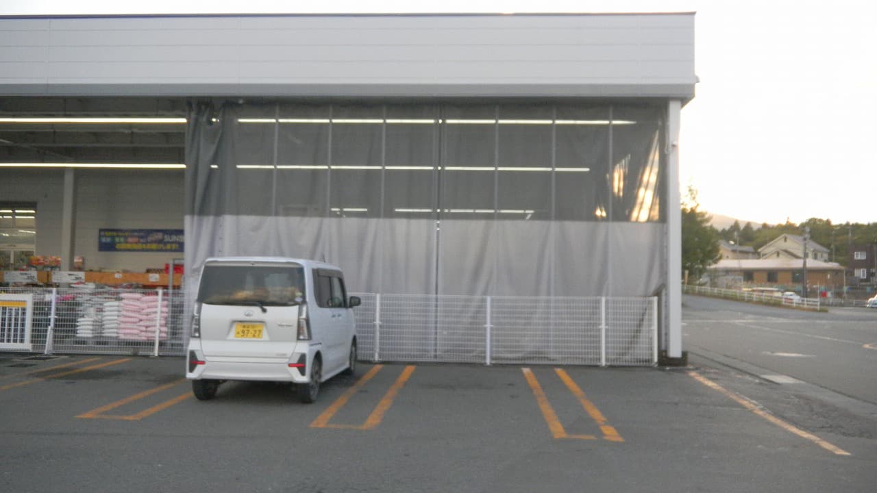 屋外駐車場 キッチンカーの出店に最適なホームセンター内駐車場の屋外イベントスペース