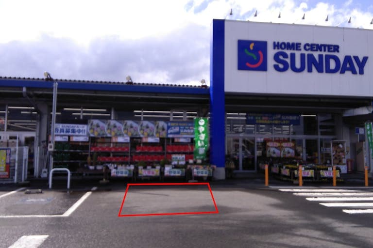 屋外駐車場 キッチンカーの出店に最適なホームセンター内駐車場の屋外イベントスペース