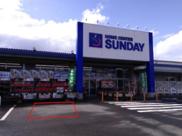 屋外駐車場 キッチンカーの出店に最適なホームセンター内駐車場の屋外イベントスペース1