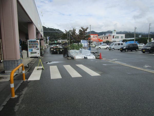 屋外駐車場 キッチンカーの出店に最適なホームセンター内駐車場の屋外イベントスペース2