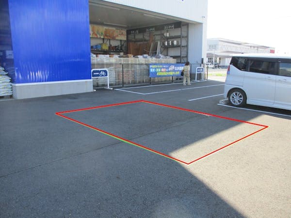 屋外駐車場 キッチンカーの出店に最適なホームセンター内駐車場の屋外イベントスペース1