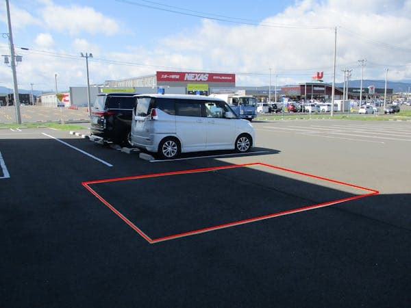 屋外駐車場 キッチンカーの出店に最適なホームセンター内駐車場の屋外イベントスペース2