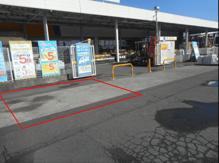 屋外駐車場 キッチンカーの出店に最適なホームセンター内駐車場の屋外イベントスペース1