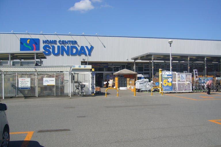 屋外駐車場 キッチンカーの出店に最適なホームセンター内駐車場の屋外イベントスペース2