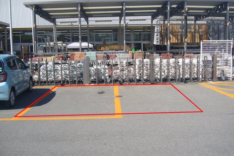 屋外駐車場 キッチンカーの出店に最適なホームセンター内駐車場の屋外イベントスペース1
