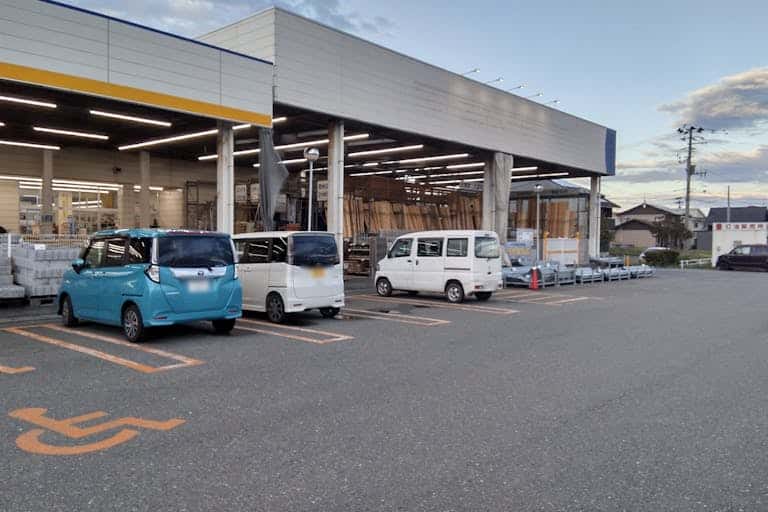 屋外駐車場 キッチンカーの出店に最適なホームセンター内駐車場の屋外イベントスペース