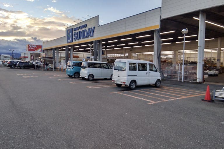 屋外駐車場 キッチンカーの出店に最適なホームセンター内駐車場の屋外イベントスペース1