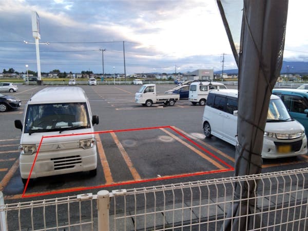 屋外駐車場 キッチンカーの出店に最適なホームセンター内駐車場の屋外イベントスペース2