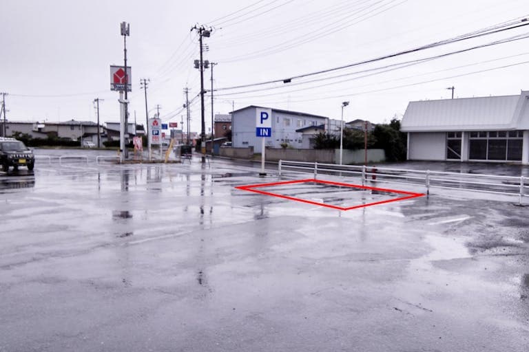 屋外駐車場 キッチンカーの出店に最適なホームセンター内駐車場の屋外イベントスペース1