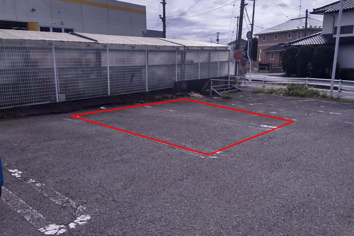 屋外駐車場 キッチンカーの出店に最適なホームセンター内駐車場の屋外イベントスペース