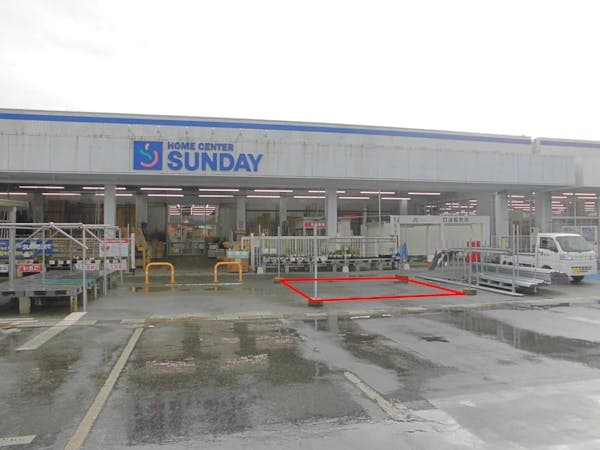 屋外駐車場 キッチンカーの出店に最適なホームセンター内駐車場の屋外イベントスペース1