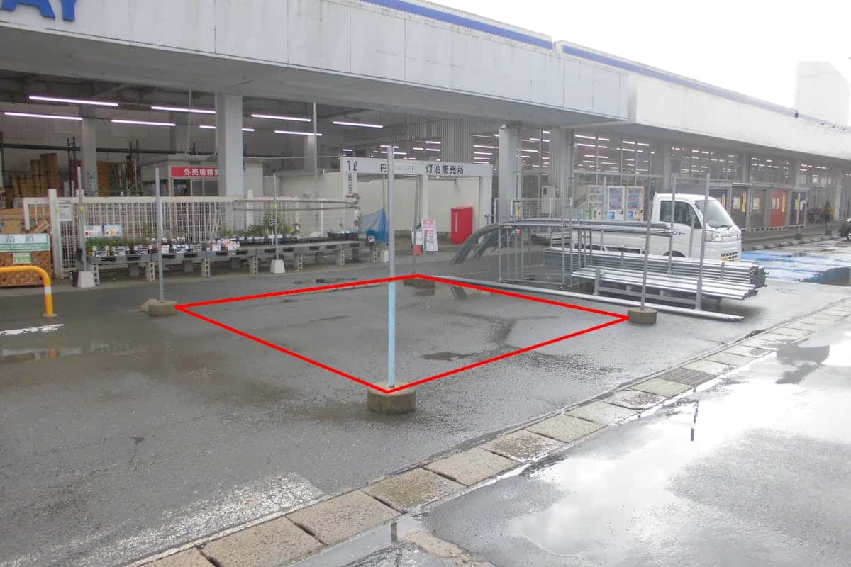屋外駐車場 キッチンカーの出店に最適なホームセンター内駐車場の屋外イベントスペース