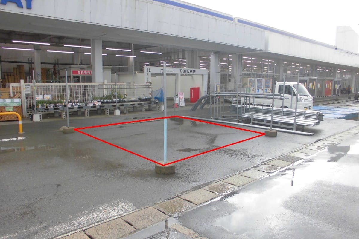 屋外駐車場 キッチンカーの出店に最適なホームセンター内駐車場の屋外イベントスペース