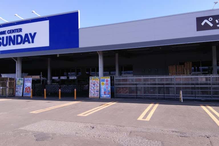 屋外駐車場 キッチンカーの出店に最適なホームセンター内駐車場の屋外イベントスペース