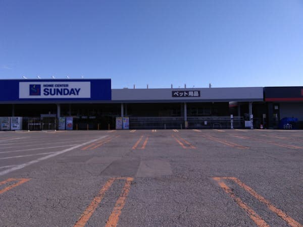 屋外駐車場 キッチンカーの出店に最適なホームセンター内駐車場の屋外イベントスペース1