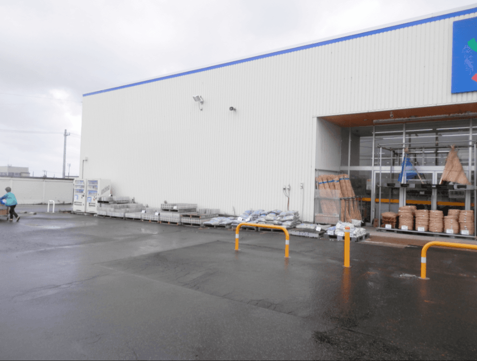 屋外駐車場 キッチンカーの出店に最適なホームセンター内駐車場の屋外イベントスペース2