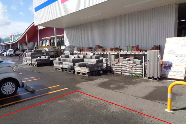 屋外駐車場 キッチンカーの出店に最適なホームセンター内駐車場の屋外イベントスペース