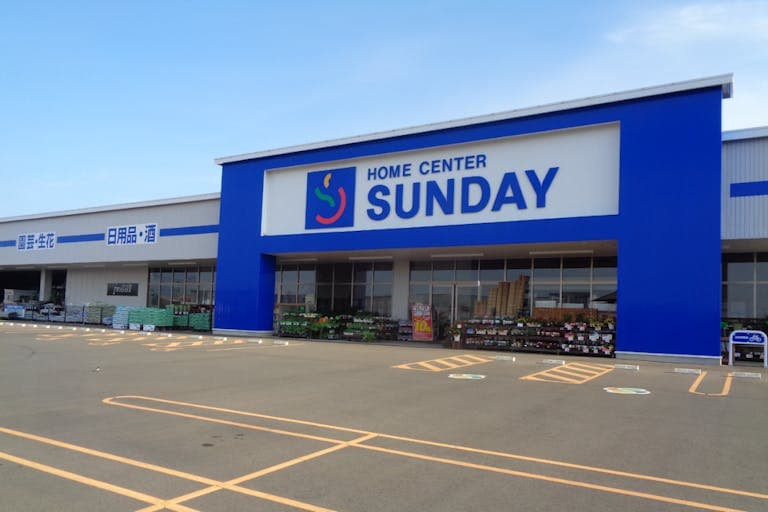 屋外駐車場 キッチンカーの出店に最適なホームセンター内駐車場の屋外イベントスペース2