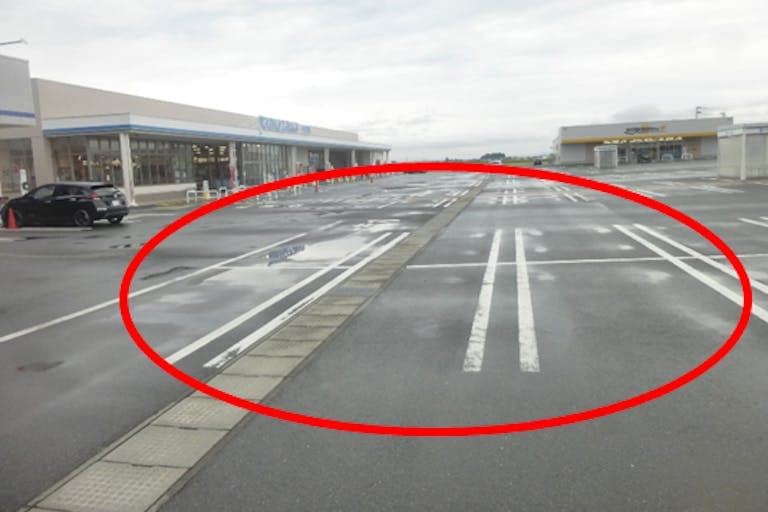 屋外駐車場 キッチンカーの出店に最適なホームセンター内駐車場の屋外イベントスペース1