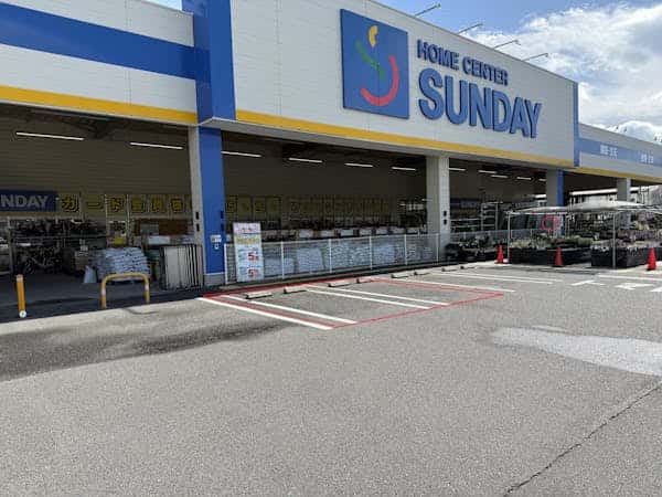 屋外駐車場 キッチンカーの出店に最適なホームセンター内駐車場の屋外イベントスペース