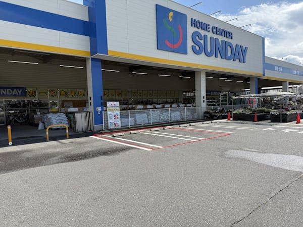 屋外駐車場 キッチンカーの出店に最適なホームセンター内駐車場の屋外イベントスペース
