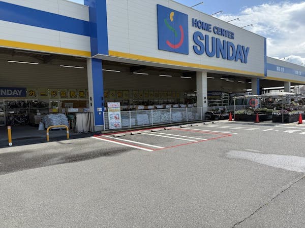 屋外駐車場 キッチンカーの出店に最適なホームセンター内駐車場の屋外イベントスペース