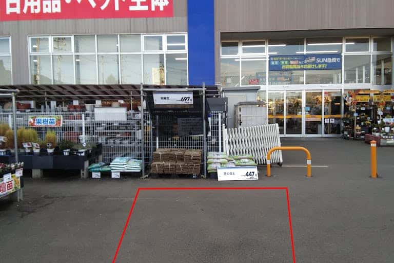 屋外駐車場 キッチンカーの出店に最適なホームセンター内駐車場の屋外イベントスペース