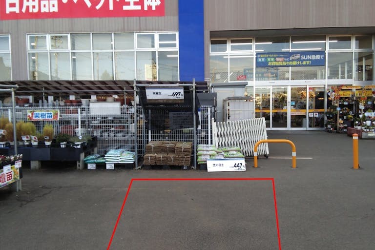 屋外駐車場 キッチンカーの出店に最適なホームセンター内駐車場の屋外イベントスペース