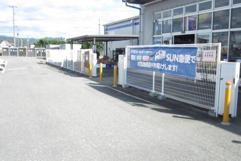 屋外駐車場 キッチンカーの出店に最適なホームセンター内駐車場の屋外イベントスペース1