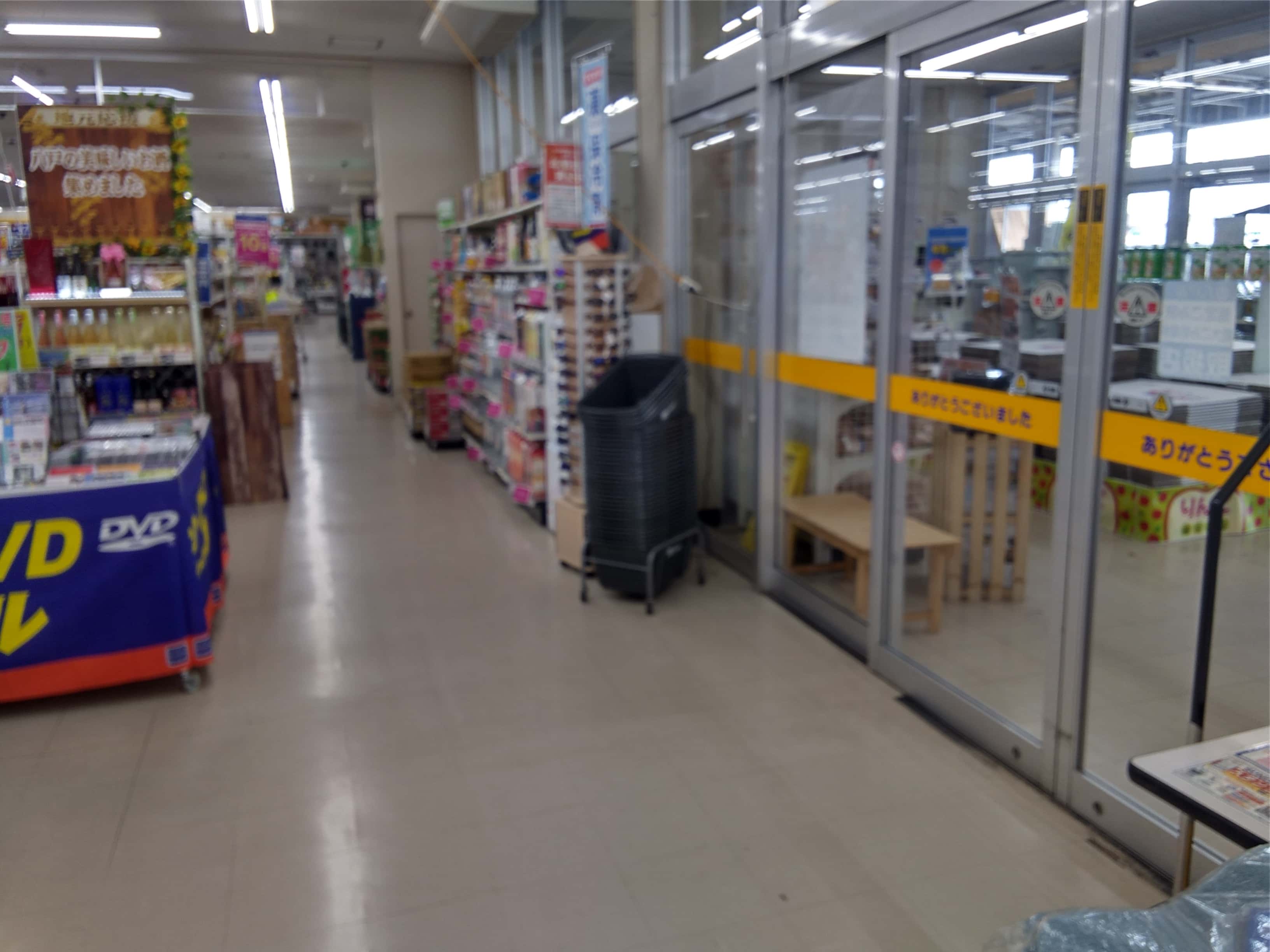 風除室 食物販やプロモーション等の出店に最適なホームセンター店内のイベントスペース