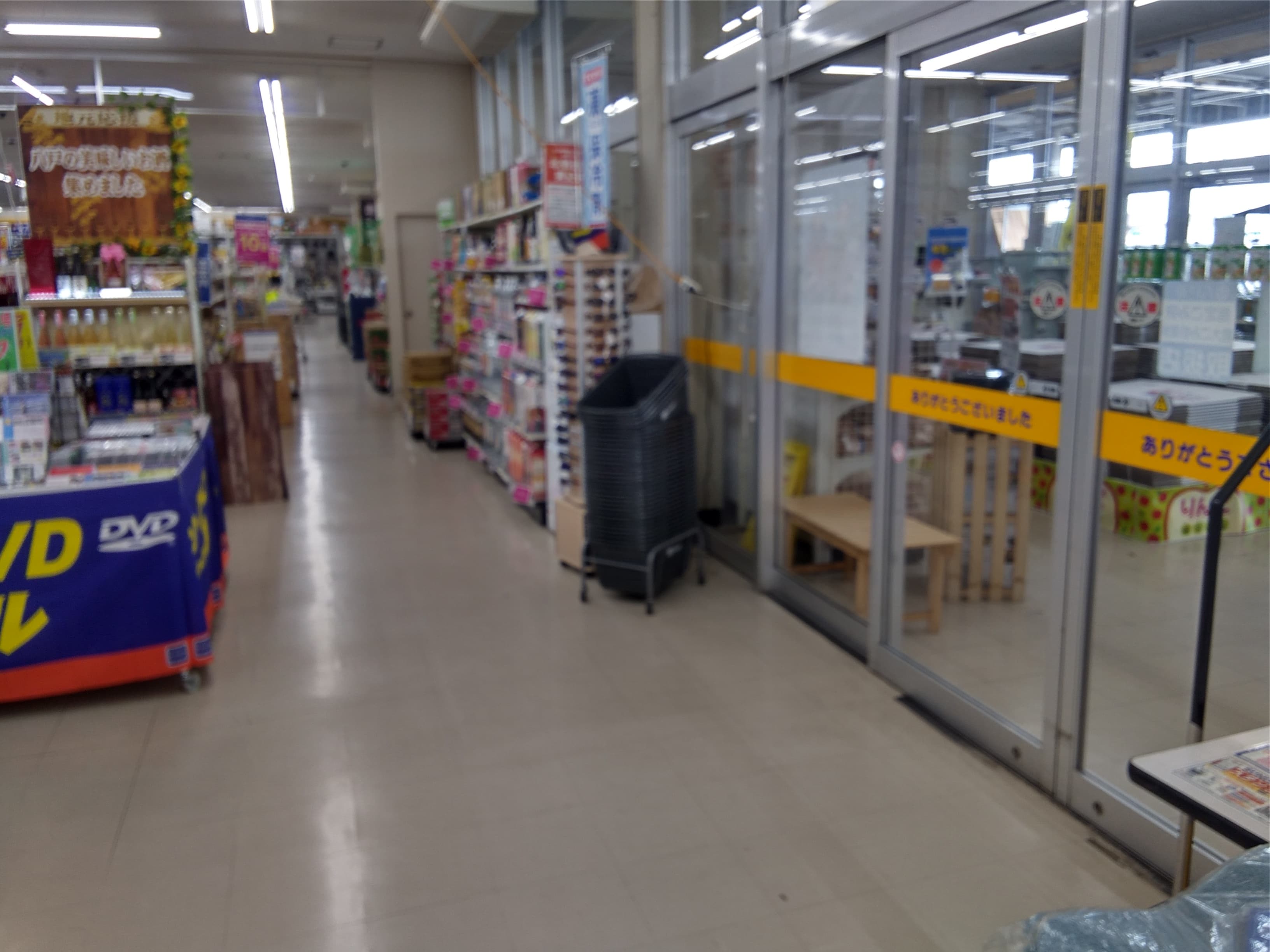 風除室 食物販やプロモーション等の出店に最適なホームセンター店内のイベントスペース