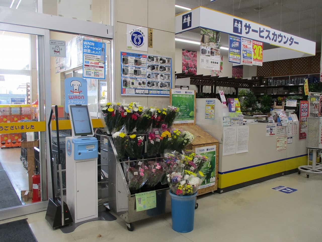 屋内カウンター横 食物販やプロモーション等の出店に最適なホームセンター店内のイベントスペース