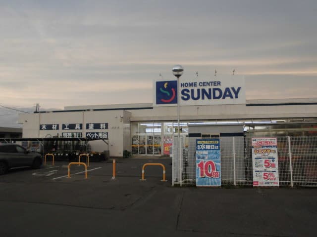 屋内店内自動ドア横 食物販やプロモーション等の出店に最適なホームセンター店内のイベントスペース1