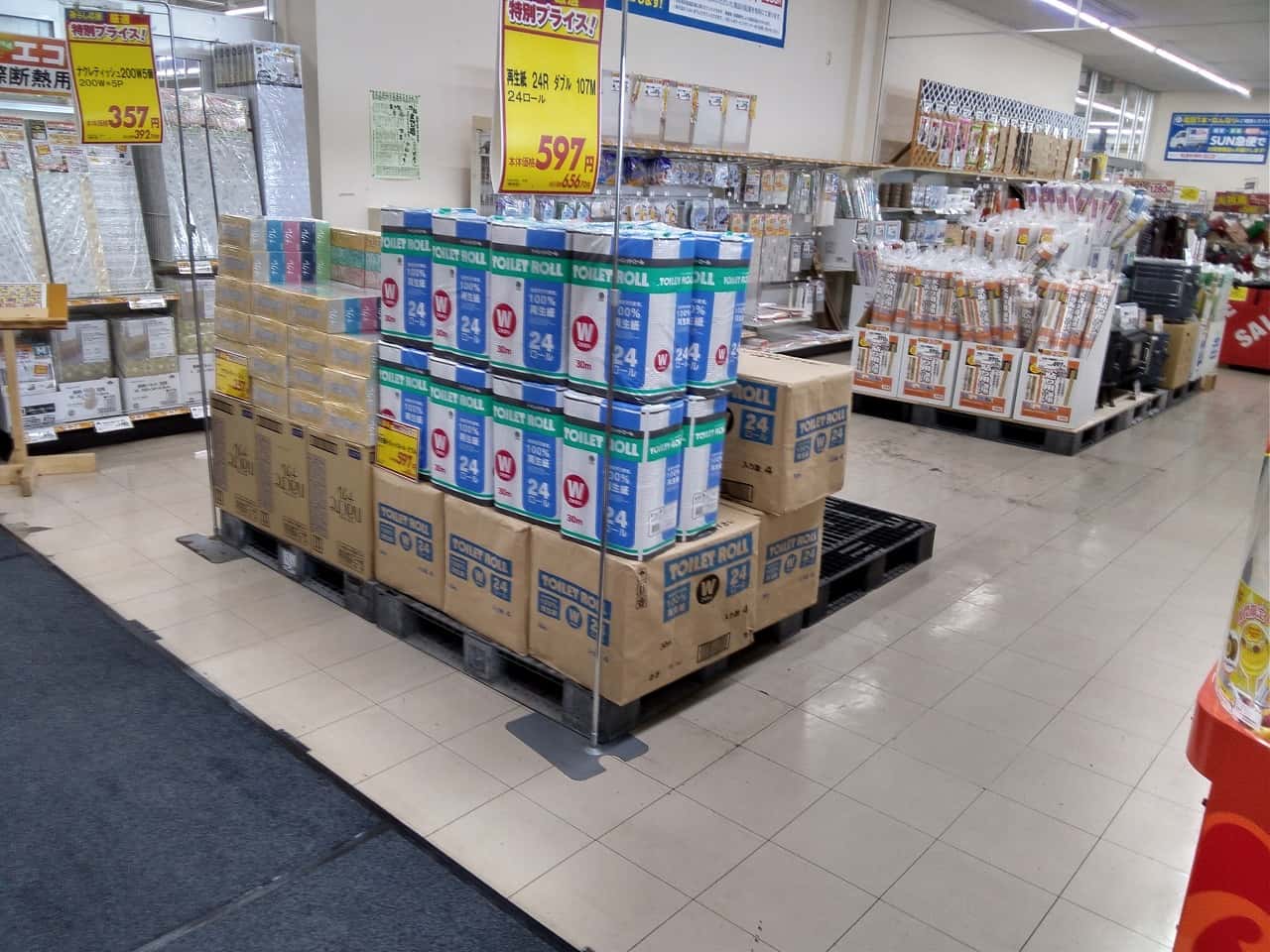 風除室 食物販やプロモーション等の出店に最適なホームセンター店内のイベントスペース