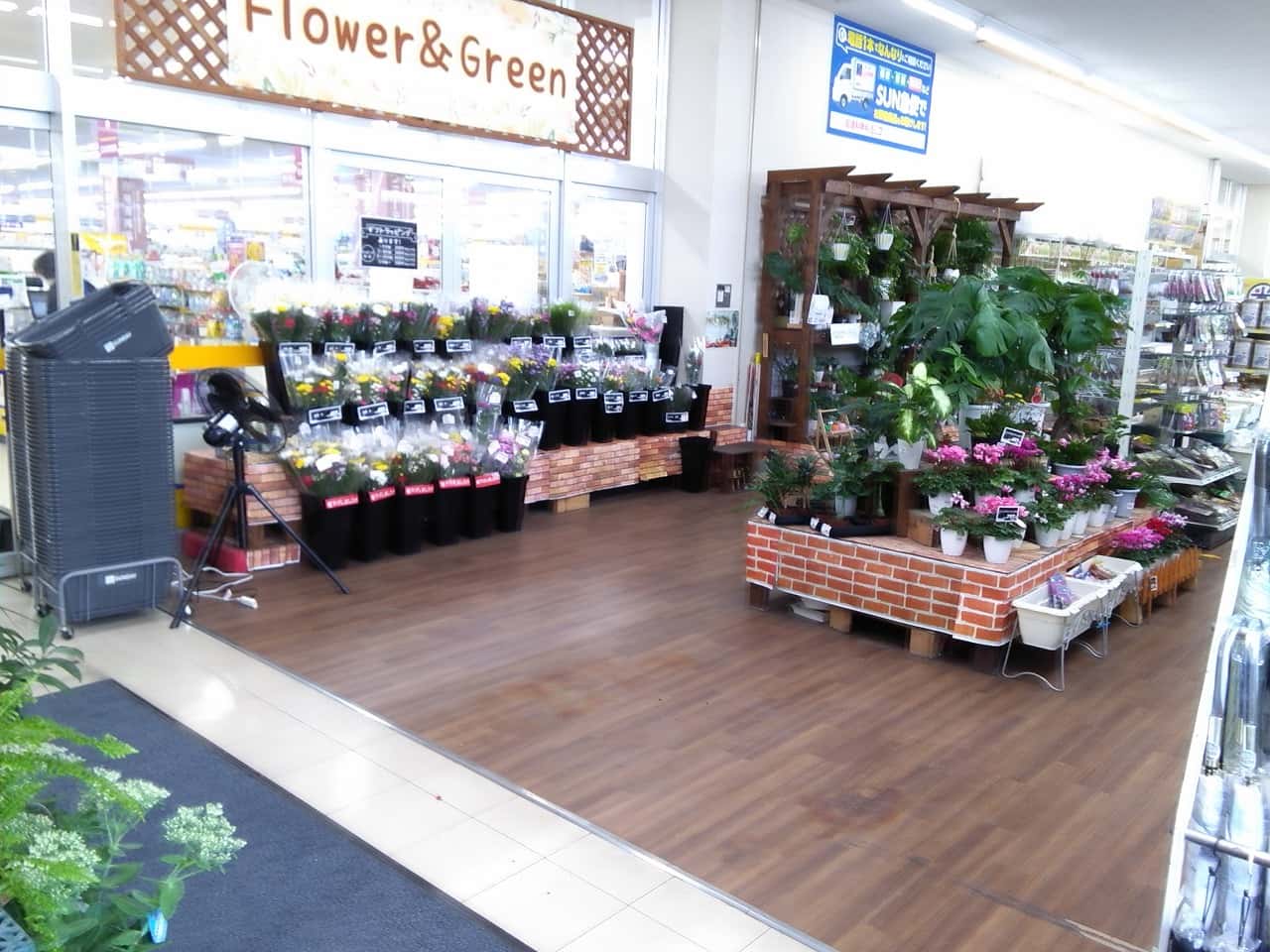 風除室 食物販やプロモーション等の出店に最適なホームセンター店内のイベントスペース