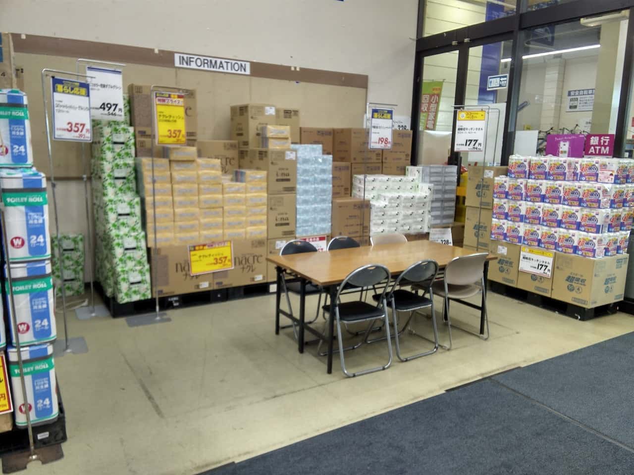 風除室 食物販やプロモーション等の出店に最適なホームセンター店内のイベントスペース