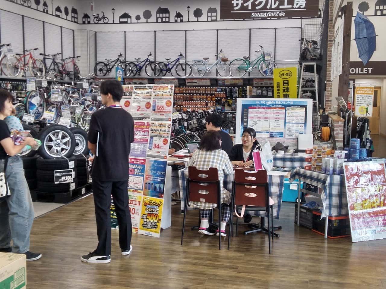 風除室 食物販やプロモーション等の出店に最適なホームセンター店内のイベントスペース