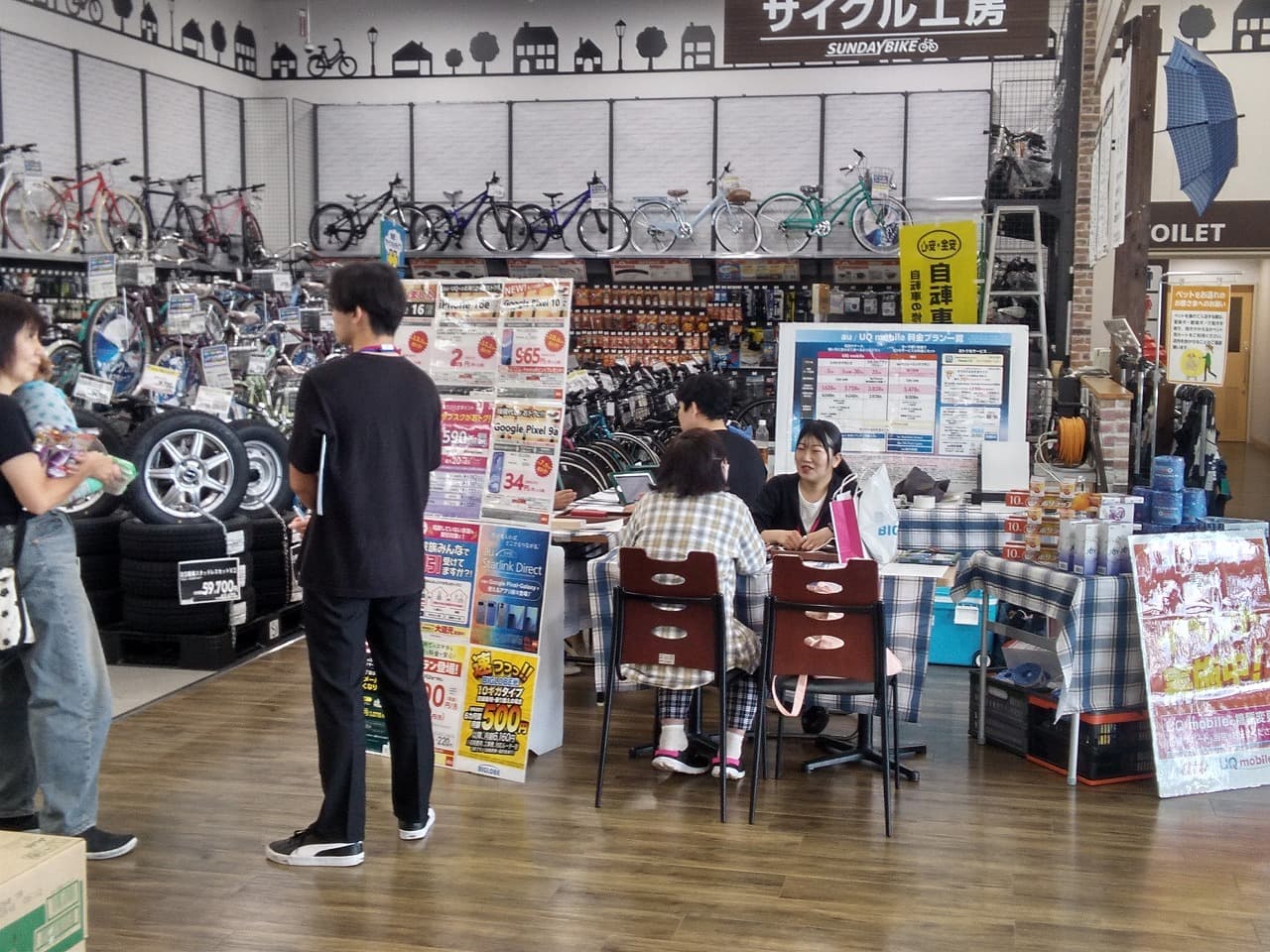 風除室 食物販やプロモーション等の出店に最適なホームセンター店内のイベントスペース