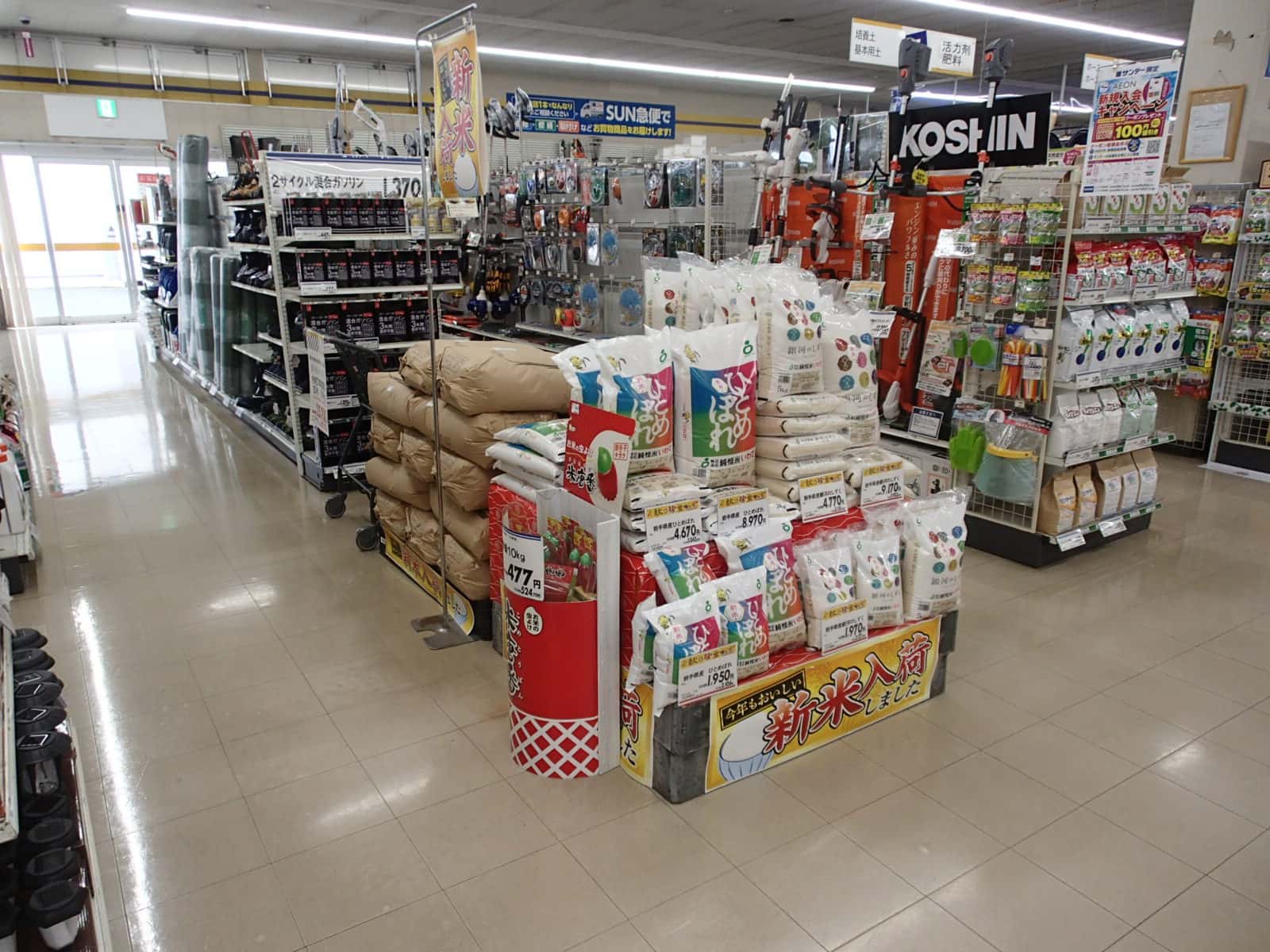 屋内レジ前 食物販やプロモーション等の出店に最適なホームセンター店内のイベントスペース