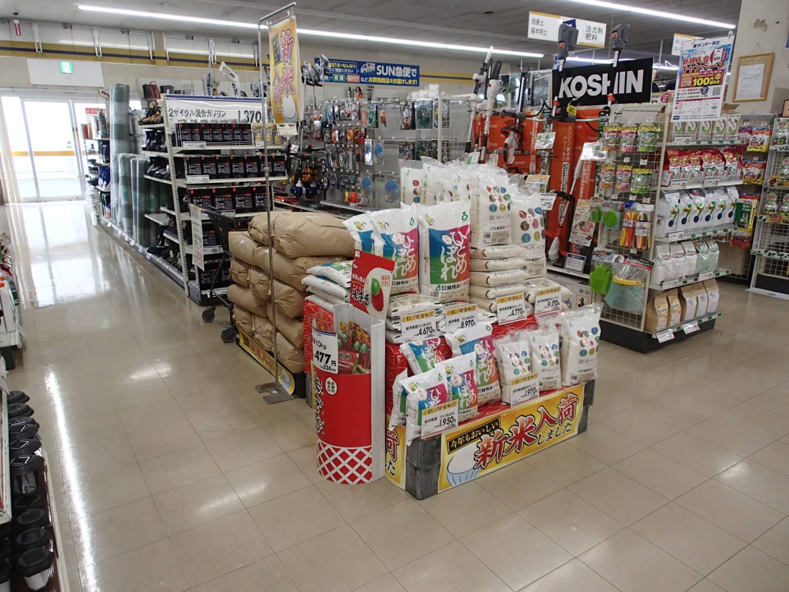 屋内レジ前 食物販やプロモーション等の出店に最適なホームセンター店内のイベントスペース