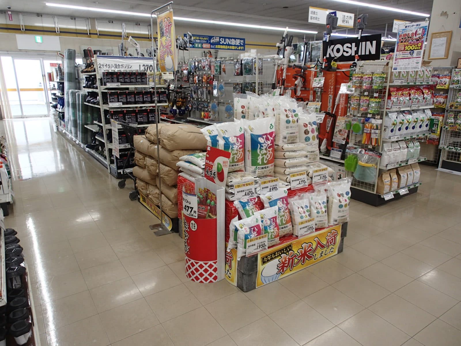 屋内レジ前 食物販やプロモーション等の出店に最適なホームセンター店内のイベントスペース
