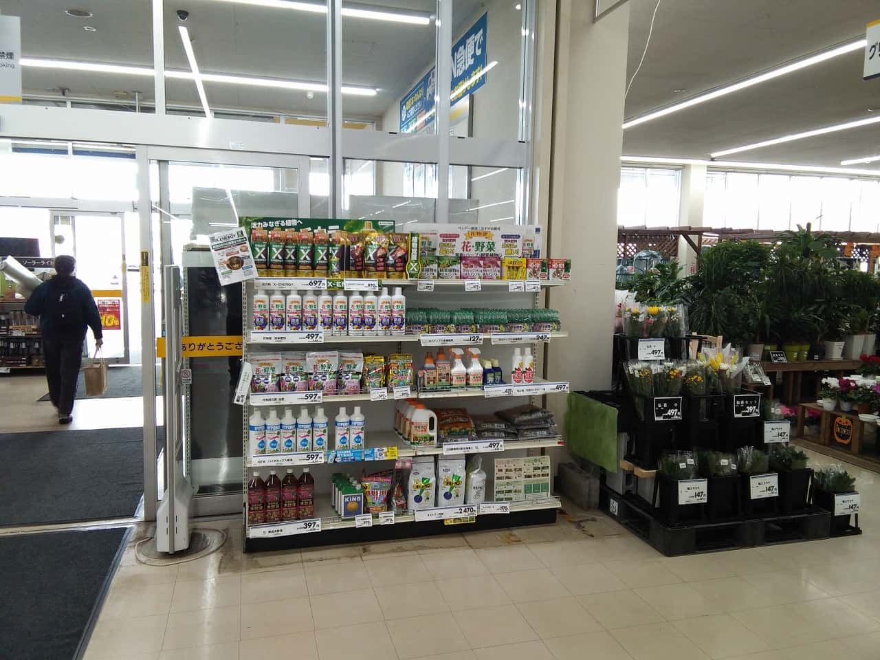 屋内園芸前入口 食物販やプロモーション等の出店に最適なホームセンター店内のイベントスペース